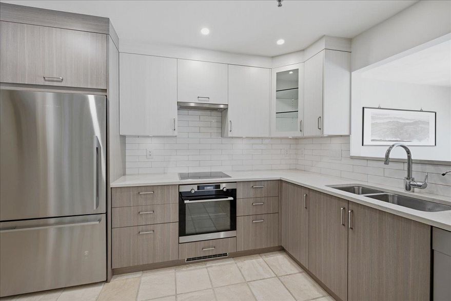 308 5880 Hampton Place