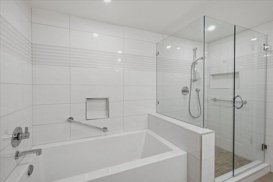308 5880 Hampton Place