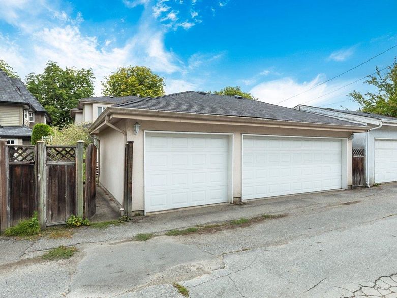 3262 W 12th Avenue