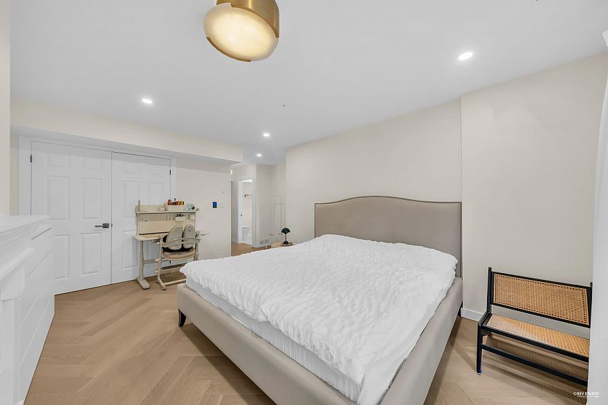 3460 Amberly Place