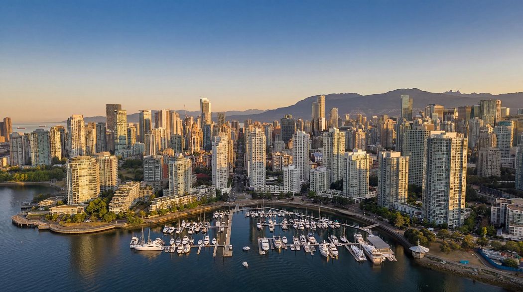 702 1099 Marinaside Crescent