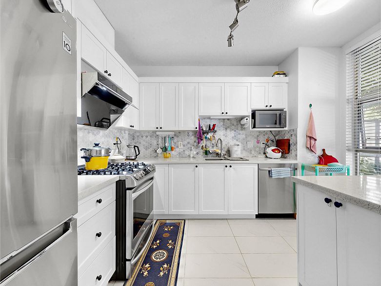 8268 Saba Road