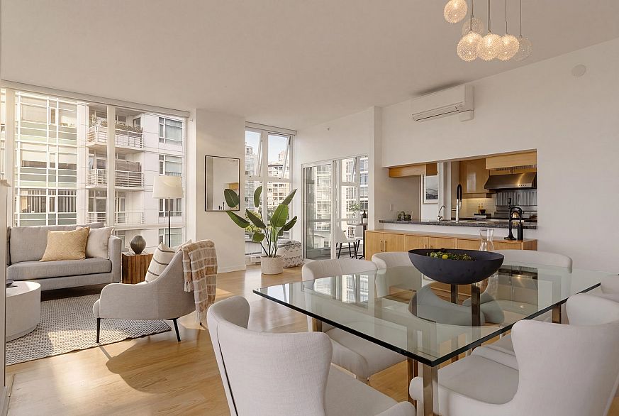 702 1099 Marinaside Crescent