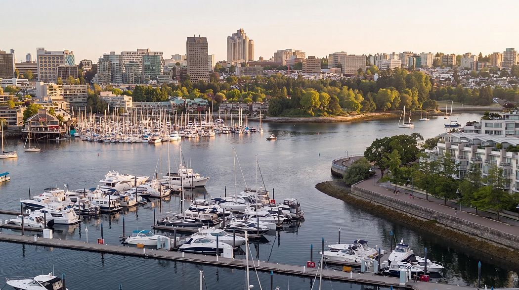 702 1099 Marinaside Crescent