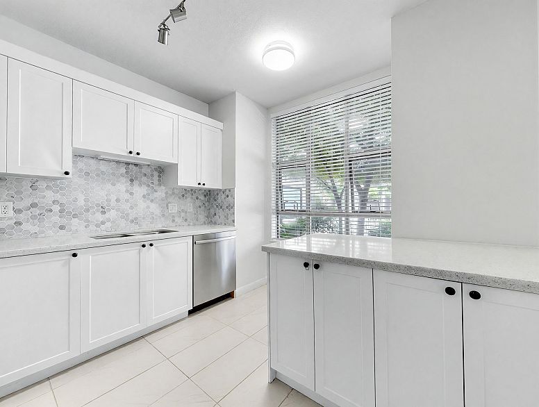 8268 Saba Road