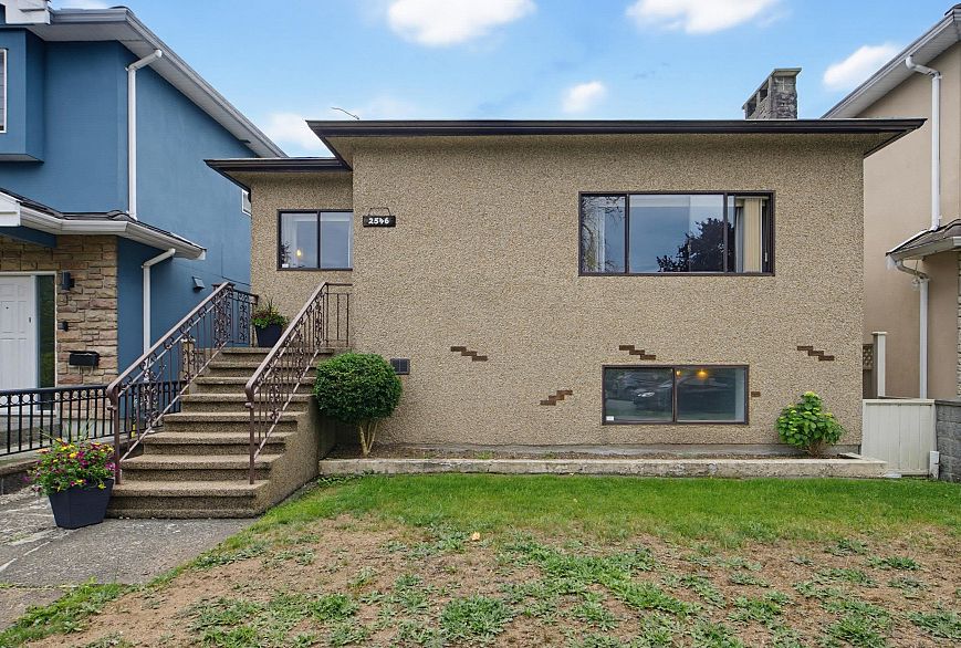 2546 Napier Street