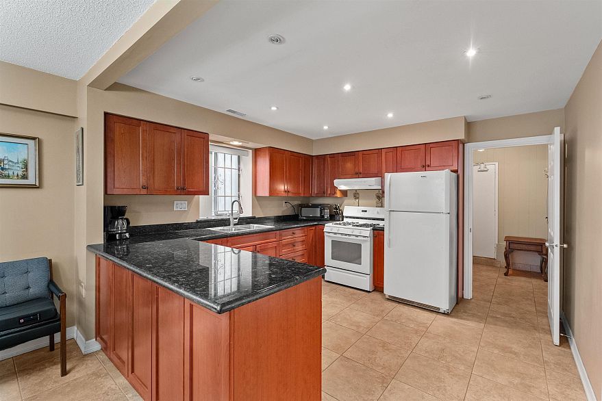 2663 Dundas Street