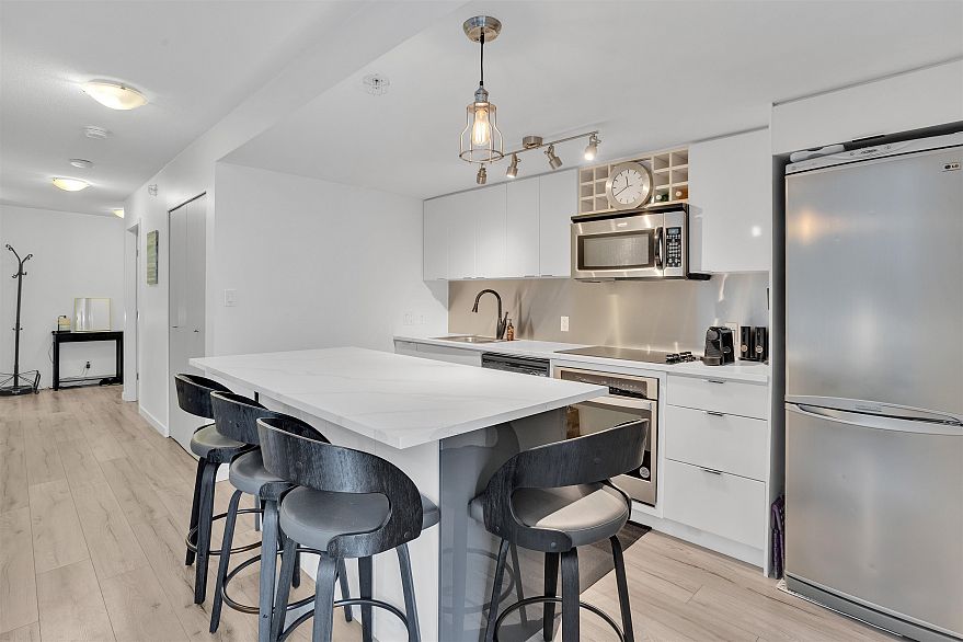 502 233 Robson Street