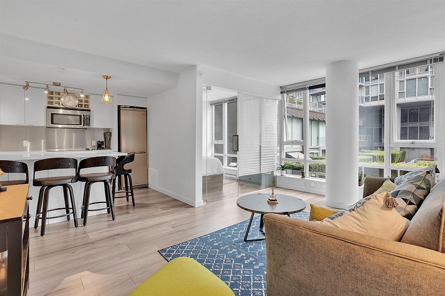 502 233 Robson Street