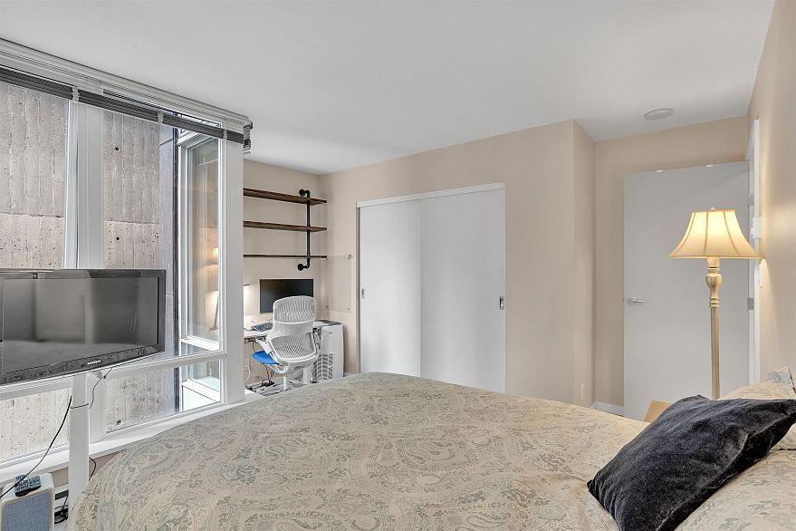 502 233 Robson Street