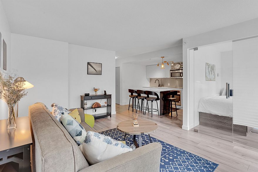 502 233 Robson Street