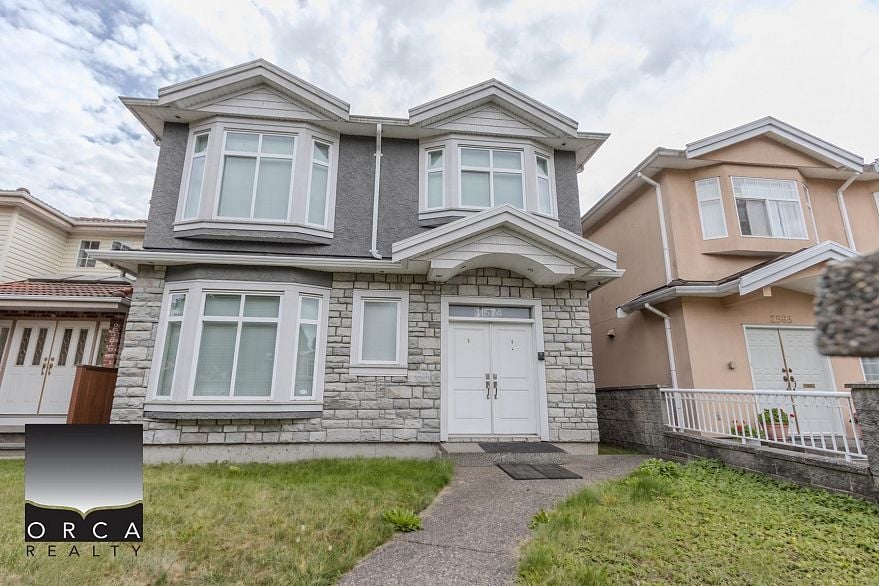 2572 E 2ND AVENUE, Vancouver BC V5M 1C6