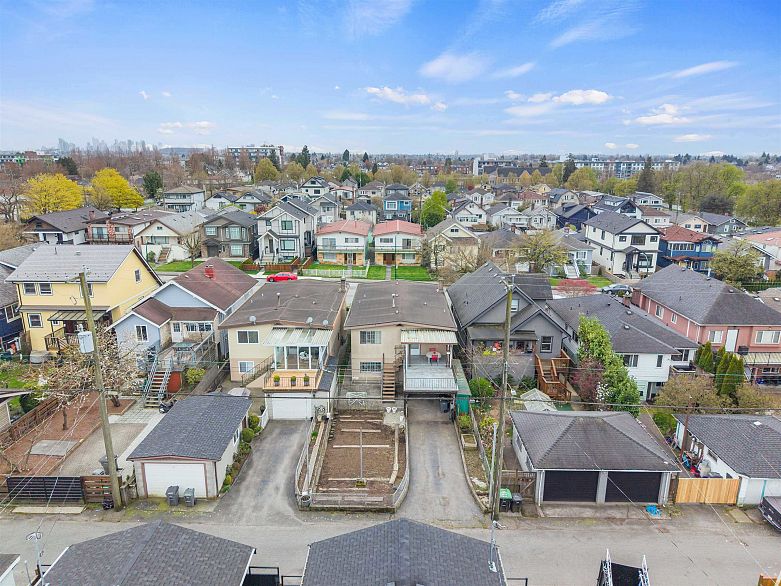 2663 Dundas Street