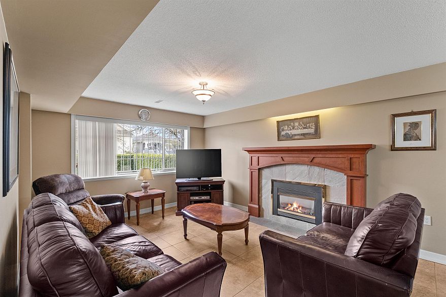 2663 Dundas Street