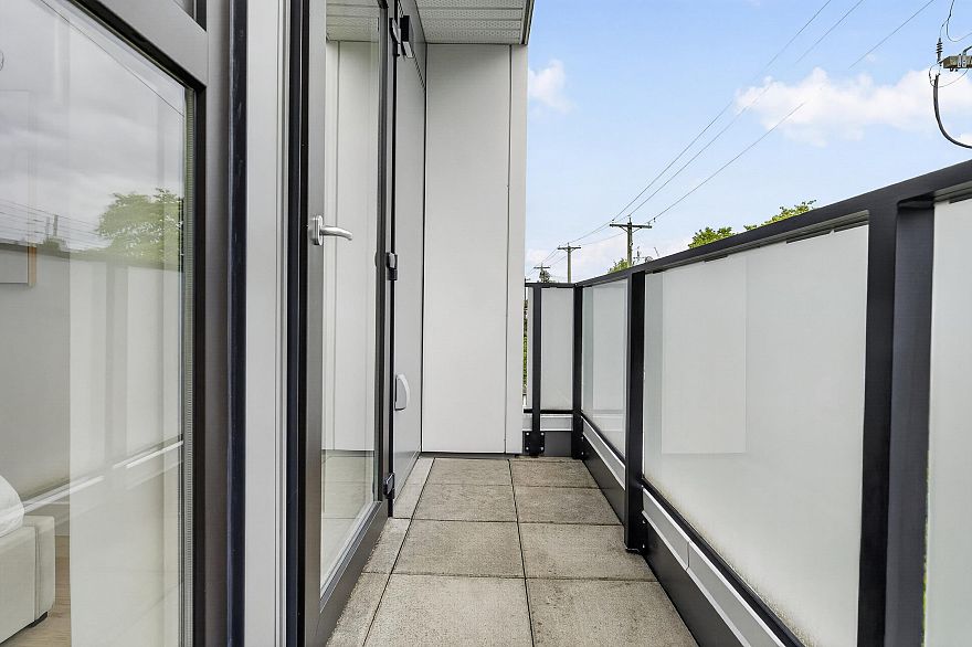 150 W Woodstock Avenue