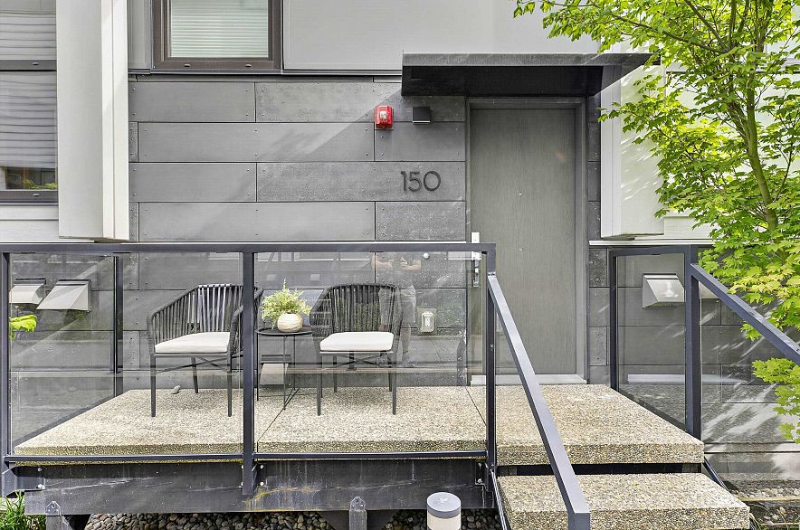 150 W Woodstock Avenue