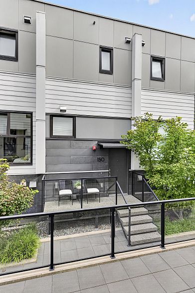 150 W Woodstock Avenue