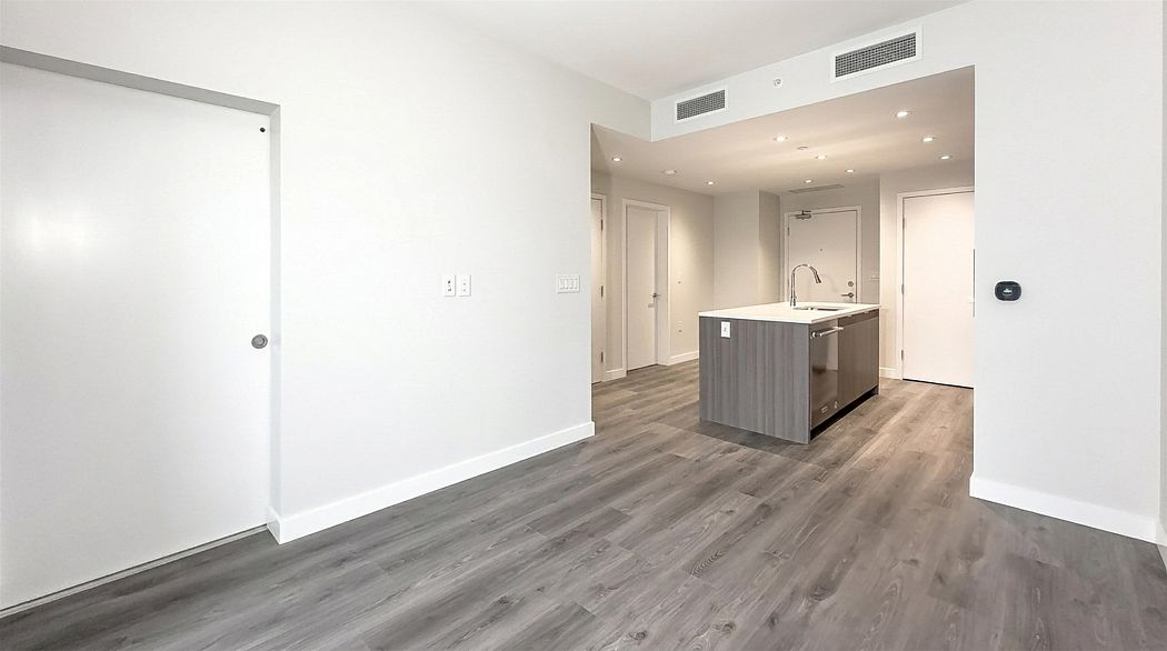 1406 3430 E Kent Avenue South