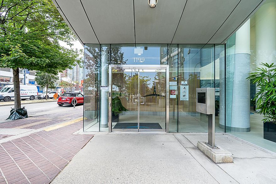 2303 1199 Marinaside Crescent