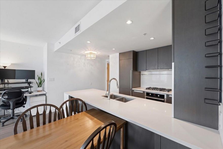 608 288 W 1st Avenue