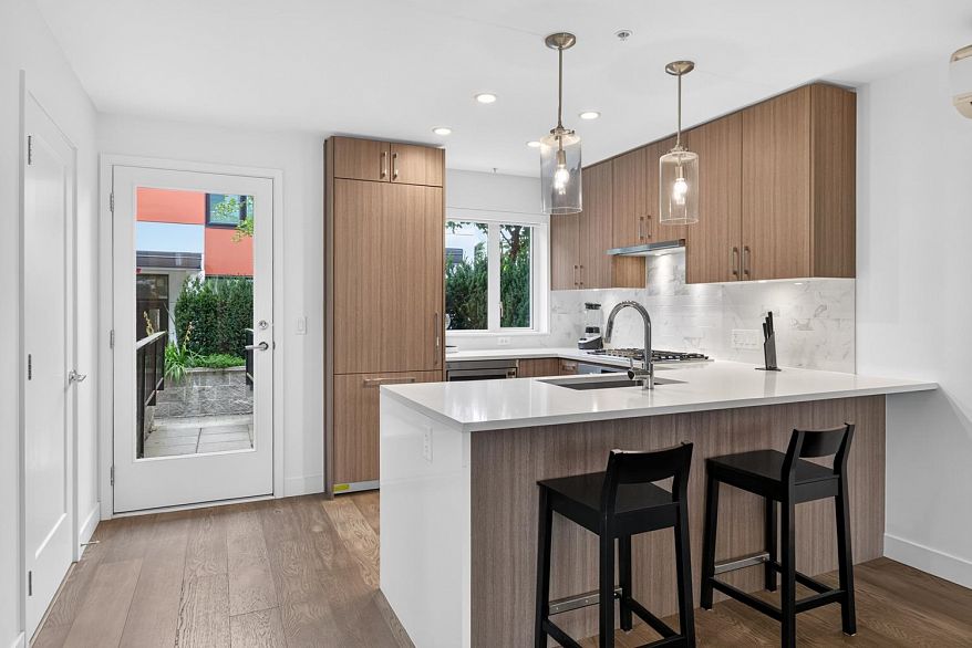 561 W 29th Avenue