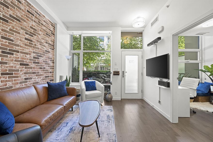 70 W 1st Avenue
