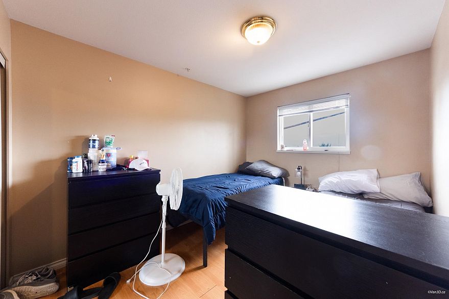 3207 Vimy Crescent