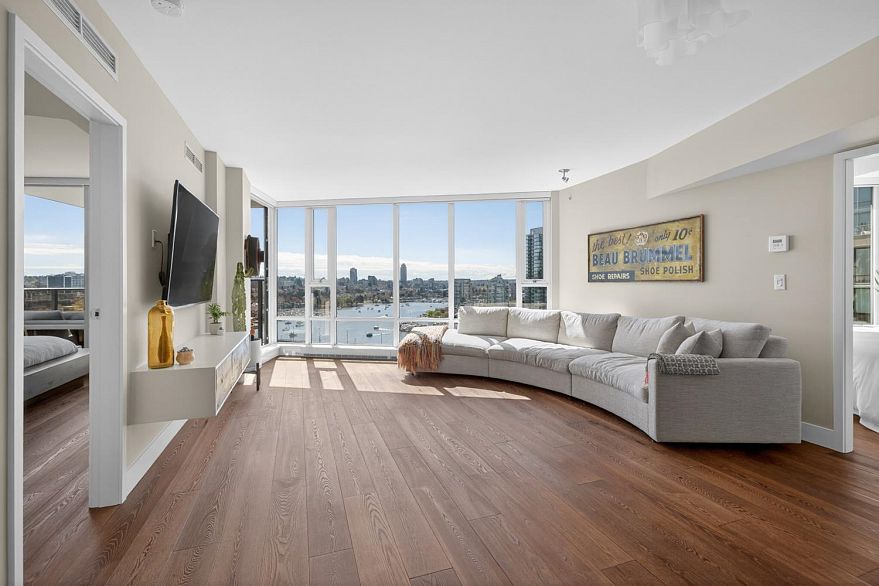 2503 8 Smithe Mews