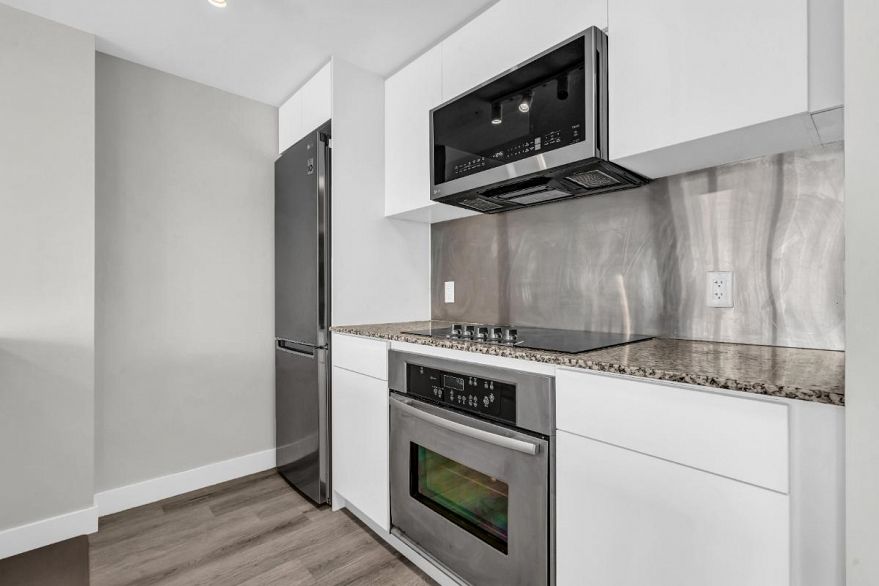 1805 788 Hamilton Street