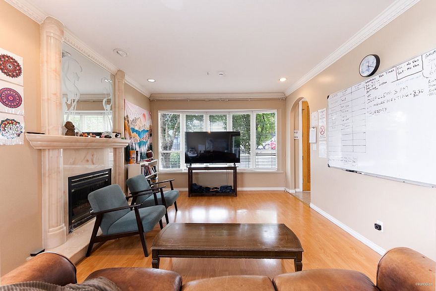 3207 Vimy Crescent