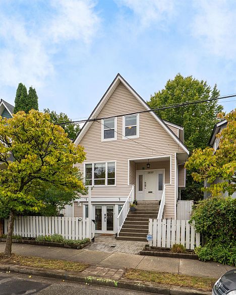2537 Woodland Drive