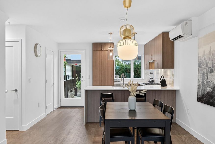 561 W 29th Avenue