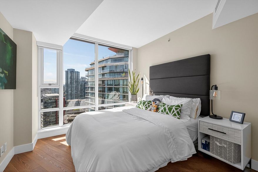 2503 8 Smithe Mews