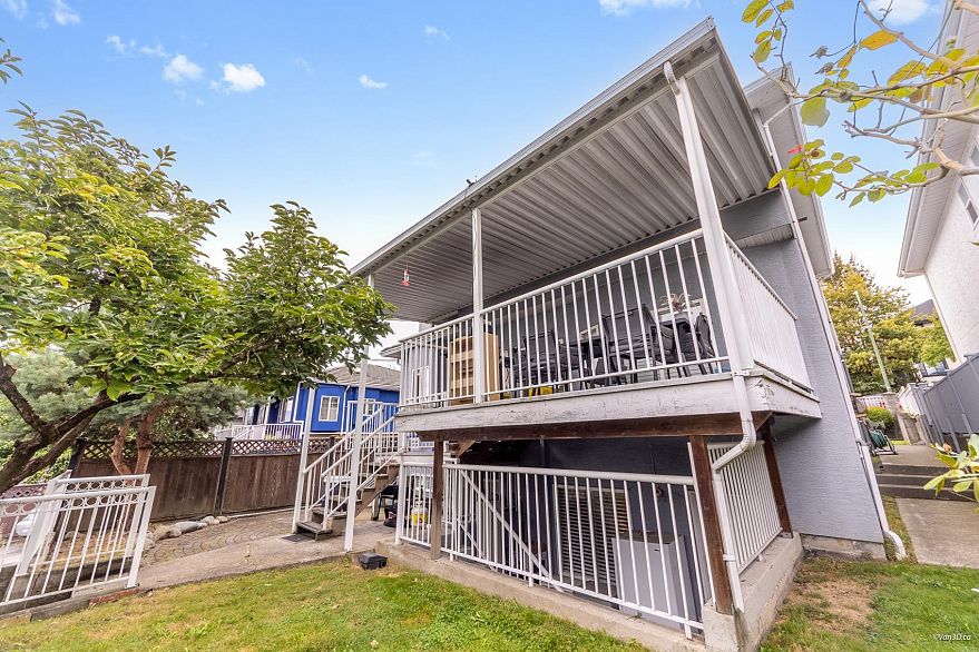 3207 Vimy Crescent