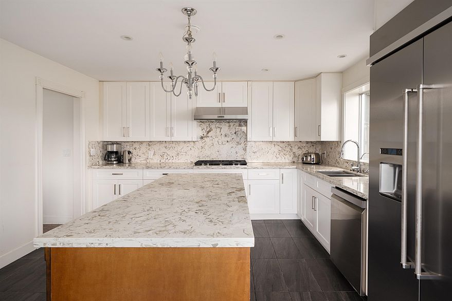 4333 Locarno Crescent