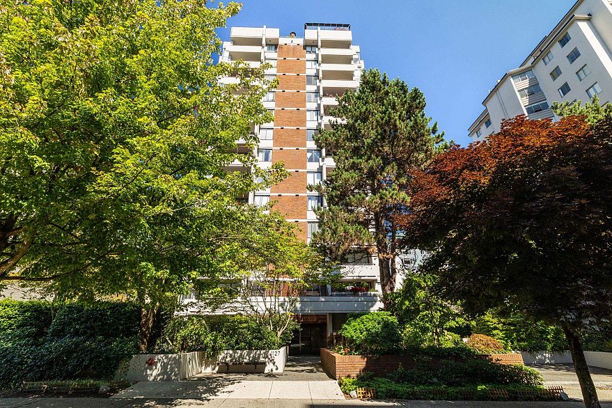 1204 1127 Barclay Street