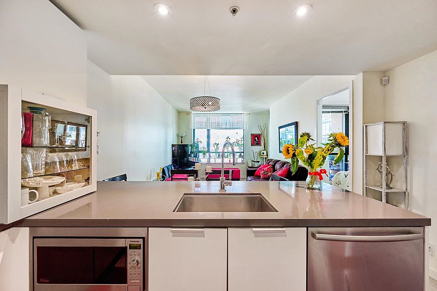 1805 788 Richards Street