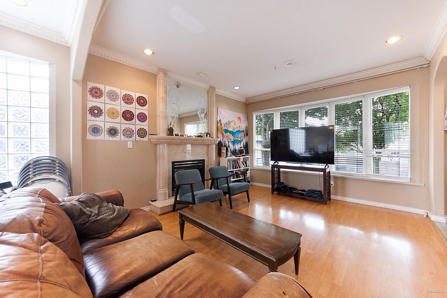 3207 Vimy Crescent