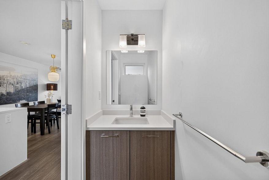 561 W 29th Avenue