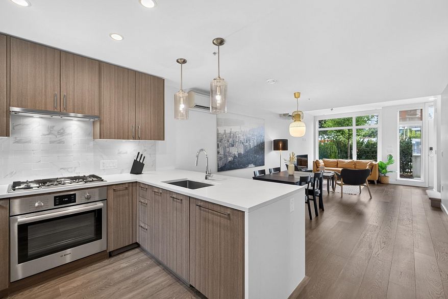 561 W 29th Avenue