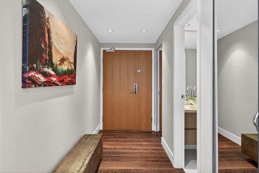 2503 8 Smithe Mews
