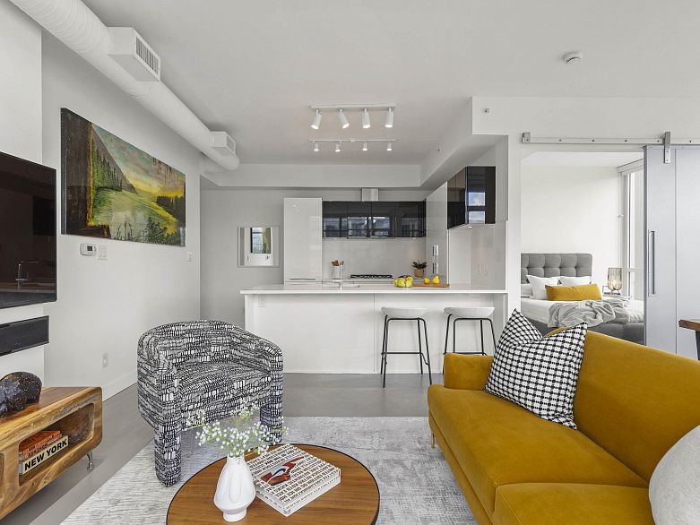1508 108 E 1st Avenue