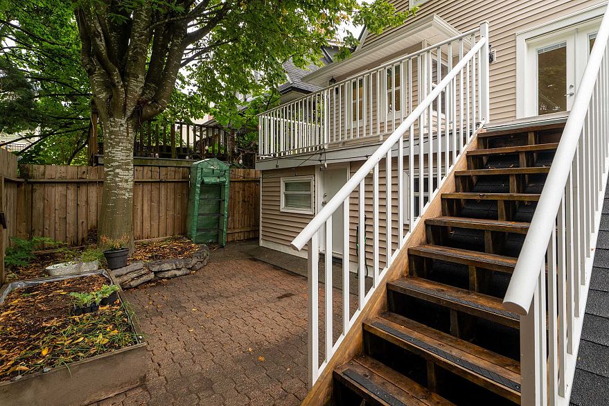 2537 Woodland Drive