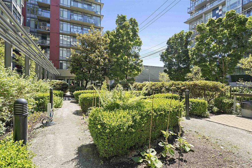 70 W 1st Avenue