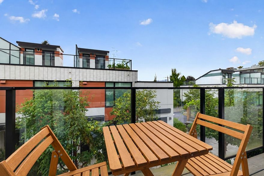 561 W 29th Avenue