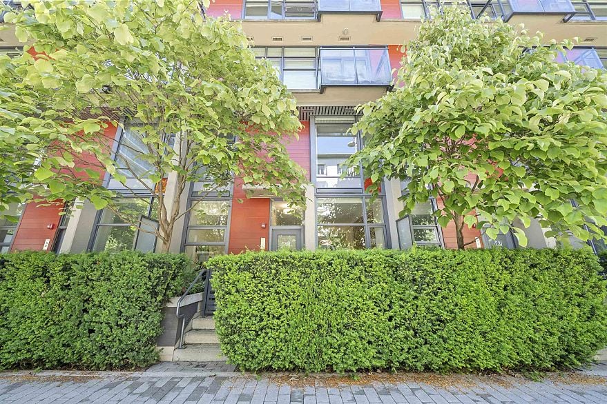 70 W 1st Avenue