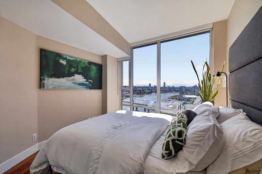 2503 8 Smithe Mews