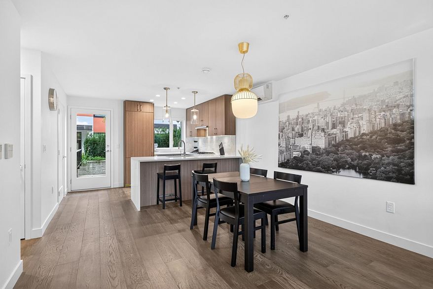 561 W 29th Avenue