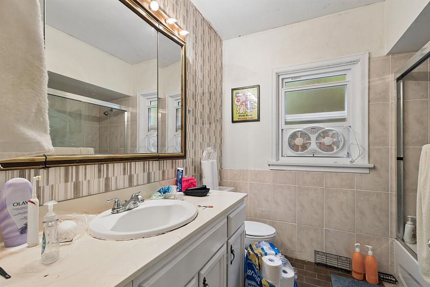 1441 W 49th Avenue