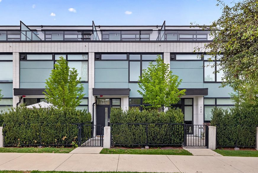 561 W 29th Avenue